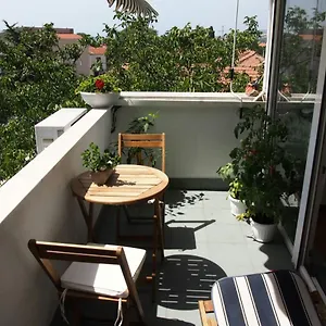 https://apartman-sunshine-biograd-na-moru.hotelinzadar.com