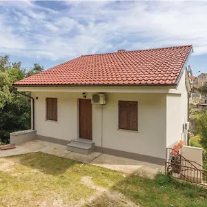 https://apartmani-cizmesija.hotelinzadar.com