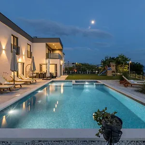Vila Argola, Split