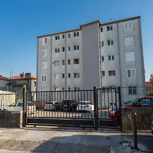 https://apartman-izis-centar-with-garage.in-istria.net