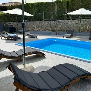 https://villa-fantasea.primorje-gorskikotar.com