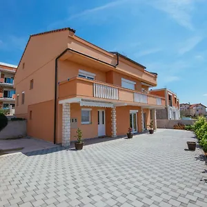 https://dajana-sveti-filip-i-jakov.hotelinzadar.com